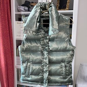 TABLOTS MEDIUM PETITE Down vest. Luxurious sheen sage green high neck